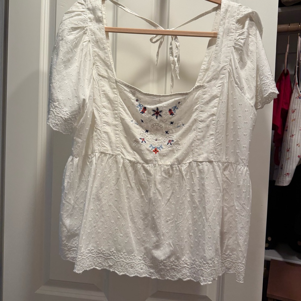 Old navy XL White Embroidered Women's Top